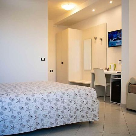 Hotel Delfino Marina Di Carrara Zewnętrze zdjęcie