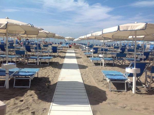 Hotel Delfino Marina Di Carrara Zewnętrze zdjęcie