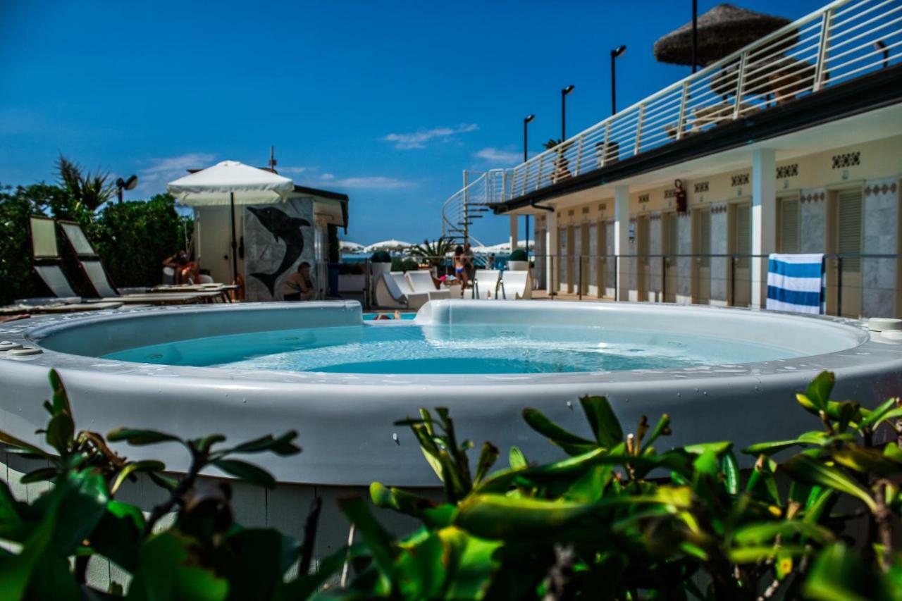 Hotel Delfino Marina Di Carrara Zewnętrze zdjęcie
