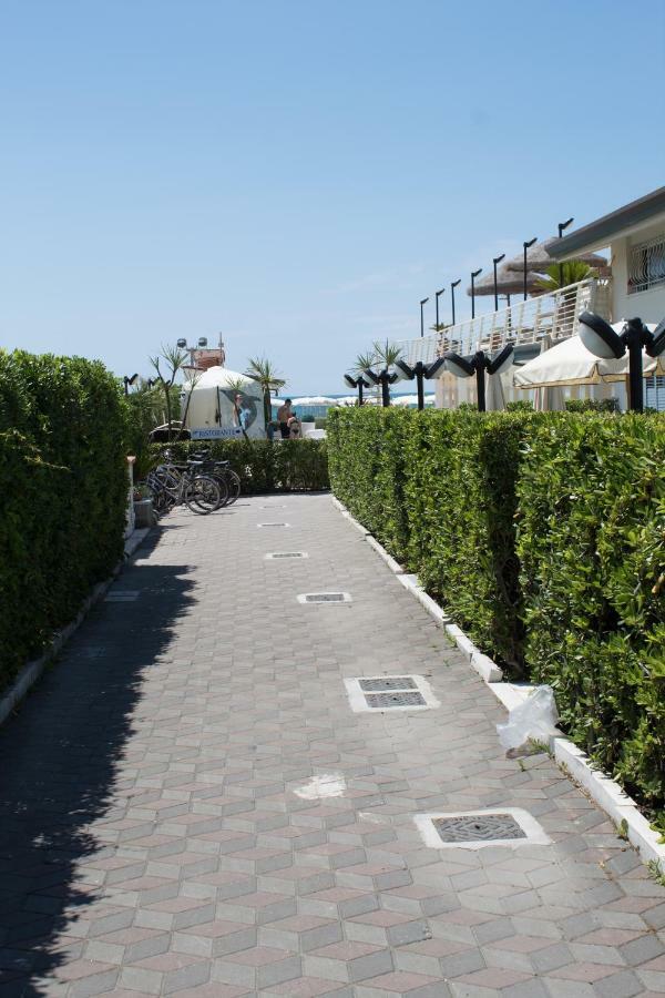 Hotel Delfino Marina Di Carrara Zewnętrze zdjęcie