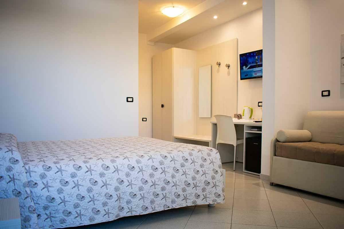 Hotel Delfino Marina Di Carrara Zewnętrze zdjęcie